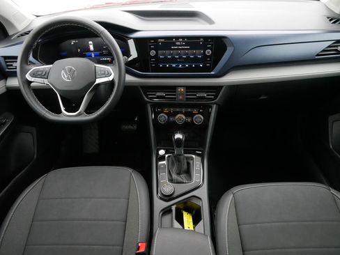 Certified 2024 Volkswagen Taos SE image 10