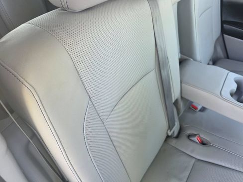 Used 2018 Toyota Highlander Limited w/ Carpet Mat Package (TMS) FWD image 35