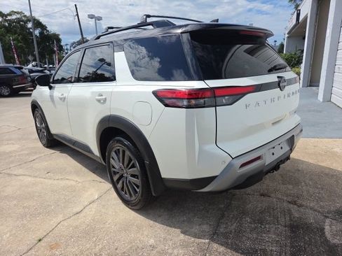 Certified 2022 Nissan Pathfinder SL w/ SL Premium Package FWD image 6
