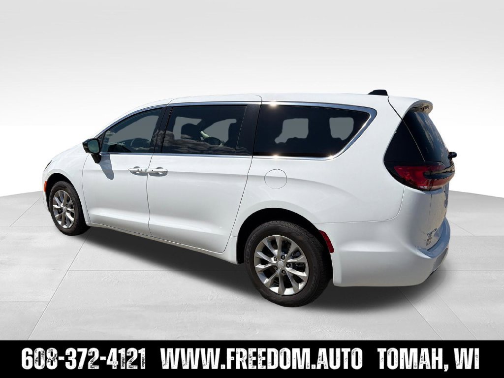 New 2027 Chrysler Pacifica Select AWD/4WD image 4