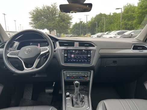 Used 2023 Volkswagen Tiguan SE w/ Panoramic Sunroof Package FWD image 26