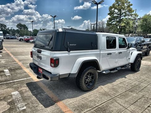 Used 2025 Jeep Gladiator Sport AWD/4WD image 11