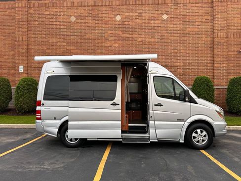 Used 2016 Mercedes-Benz Sprinter 2500 image 3