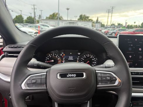 Used 2025 Jeep Compass Limited AWD/4WD image 28