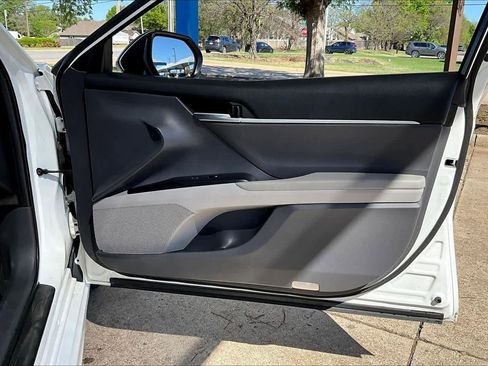 Used 2018 Toyota Camry SE image 23