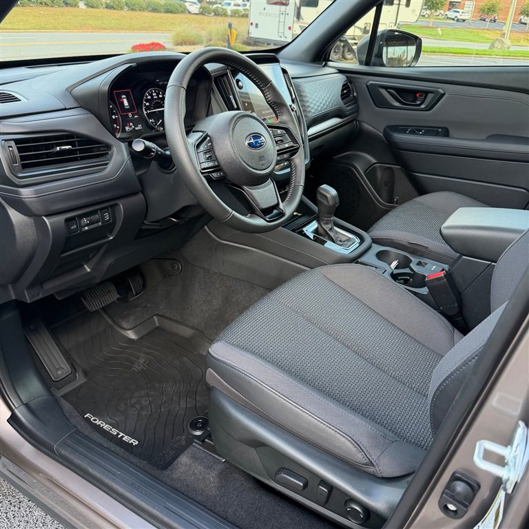 Used 2025 Subaru Forester Premium AWD/4WD image 7