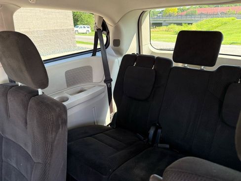 Used 2018 Dodge Grand Caravan SXT FWD image 11