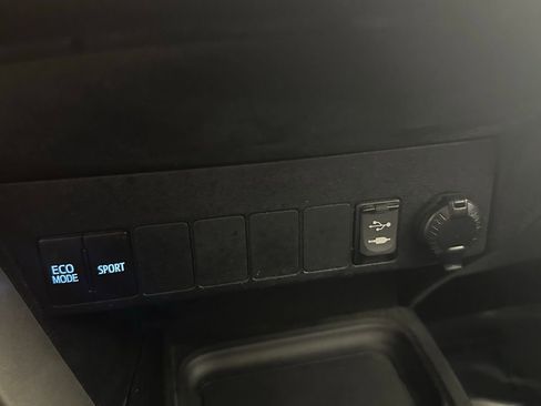 Used 2018 Toyota RAV4 Adventure image 28