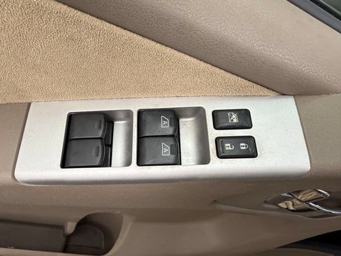 Used 2012 Nissan Pathfinder SV RWD image 11