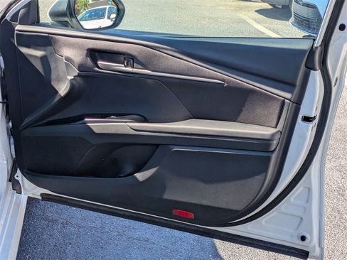 Used 2025 Toyota Camry LE image 33