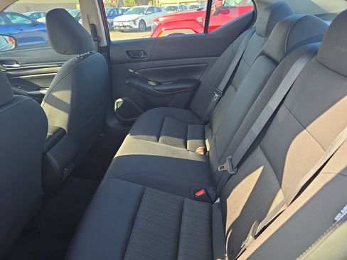 Used 2024 Nissan Altima 2.5 SV FWD image 21
