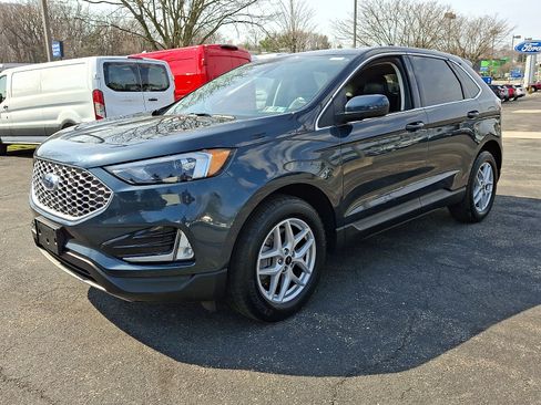 Used 2023 Ford Edge SEL w/ Convenience Package image 3