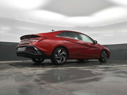Certified 2025 Hyundai Elantra Limited image 38