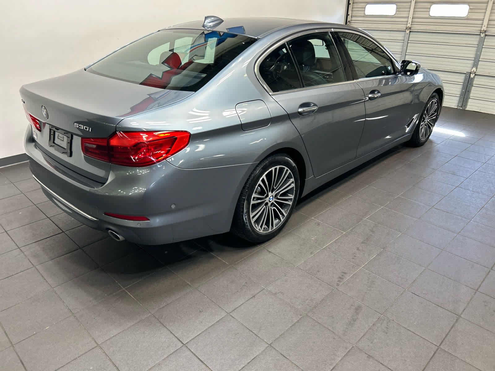 Used 2018 BMW 530i xDrive w/ Premium Package AWD/4WD image 3