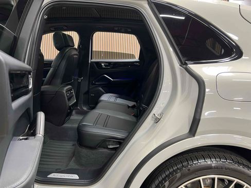 Used 2020 Porsche Cayenne E-Hybrid AWD/4WD image 7