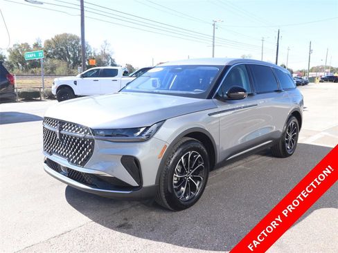 Used 2025 Lincoln Nautilus Premier image 5