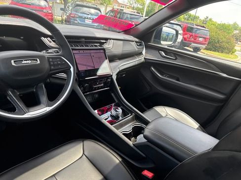 Used 2025 Jeep Grand Cherokee Limited AWD/4WD image 25