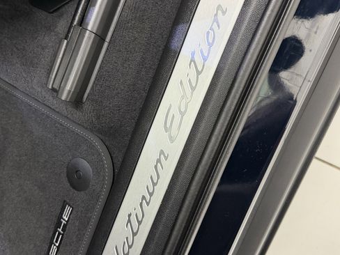 Certified 2023 Porsche Cayenne Platinum Edition image 31