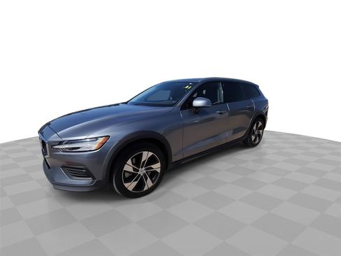Used 2020 Volvo V60 T5 Cross Country AWD/4WD image 4