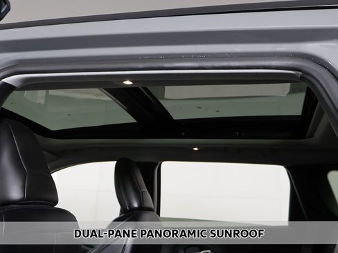 Used 2022 Jeep Cherokee Limited image 3