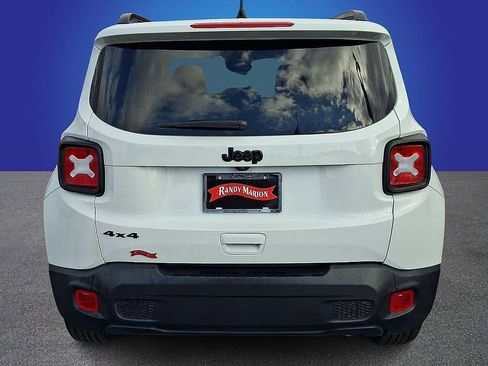 Used 2023 Jeep Renegade Latitude AWD/4WD image 5
