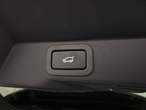 Used 2017 Land Rover Range Rover Sport SVR image 63