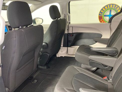 Used 2023 Chrysler Voyager LX FWD image 16