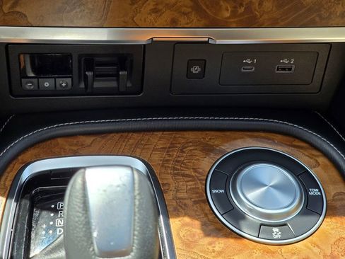 Used 2021 Nissan Armada SL w/ Captain's Chairs Package RWD image 20