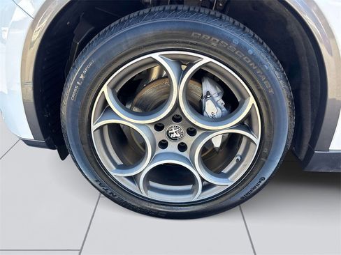 Used 2022 Alfa Romeo Stelvio Ti image 8