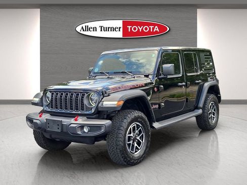 Used 2024 Jeep Wrangler Unlimited Rubicon w/ Convenience Group AWD/4WD image 3