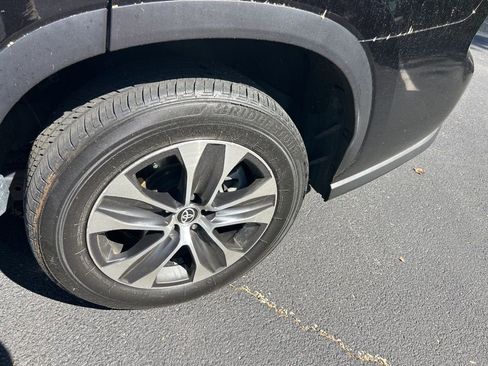 Used 2022 Toyota Highlander XLE image 12