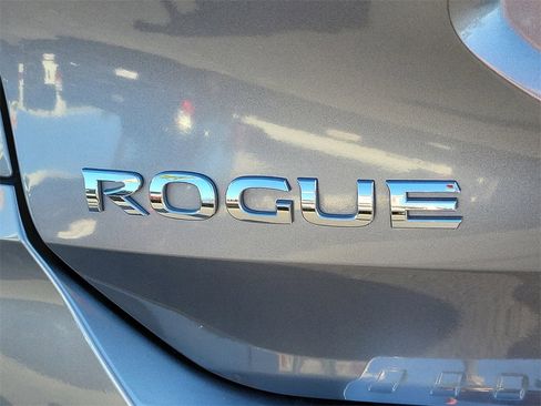 Used 2018 Nissan Rogue SV w/ Premium Package image 23