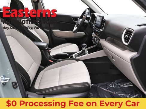 Used 2025 Hyundai Venue SEL FWD image 25