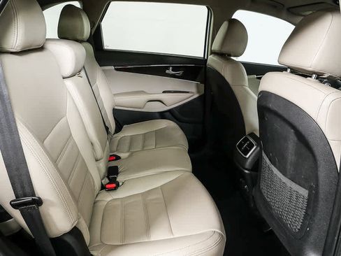 Used 2020 Kia Sorento LX image 20