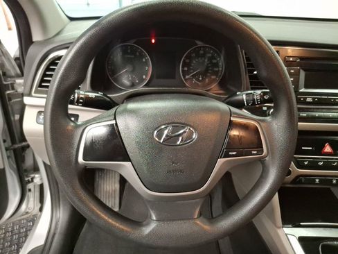 Used 2018 Hyundai Elantra SE image 19
