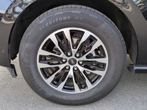 Used 2025 Ford Expedition Max Platinum AWD/4WD image 11