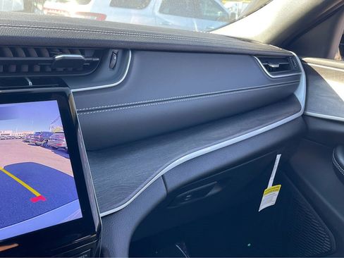 New 2024 Jeep Grand Cherokee L Limited image 28