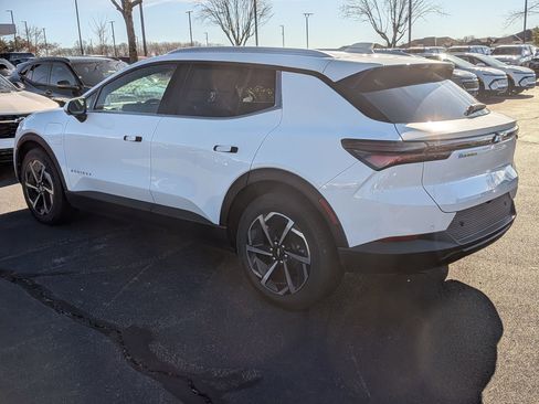 New 2026 Chevrolet Equinox EV LT image 6