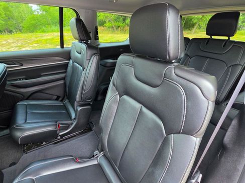 Used 2023 Jeep Grand Cherokee L Limited w/ Black Appearance Package AWD/4WD image 10