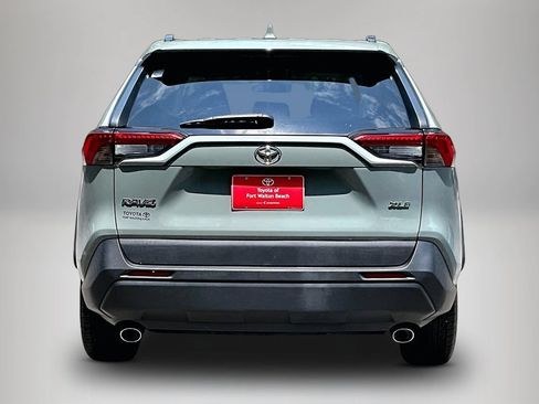Used 2021 Toyota RAV4 XLE FWD image 6