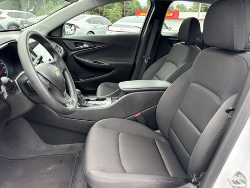 Used 2024 Chevrolet Malibu LS w/ Driver Confidence Package FWD image 9