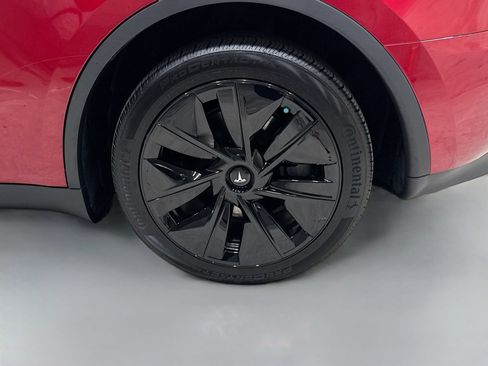 Used 2024 Tesla Model Y Long Range AWD/4WD image 31