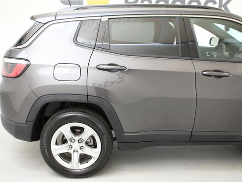 Used 2023 Jeep Compass Latitude w/ Convenience Group AWD/4WD image 11