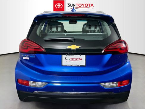 Used 2021 Chevrolet Bolt Premier w/ Infotainment Package FWD image 5