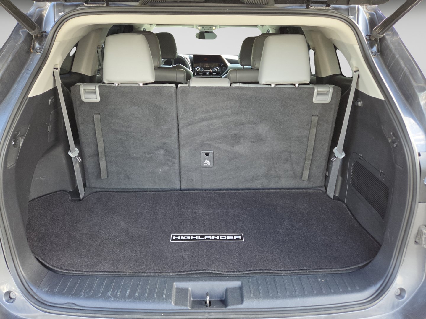 Used 2023 Toyota Highlander XLE AWD/4WD image 31