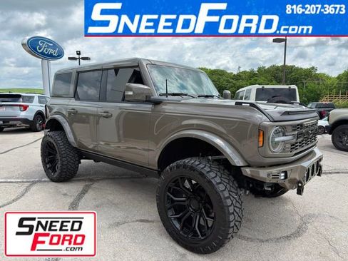 Used 2025 Ford Bronco Outer Banks AWD/4WD image 1