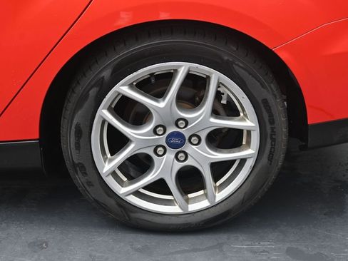 Used 2015 Ford Focus SE w/ Equipment Group 201A FWD image 12