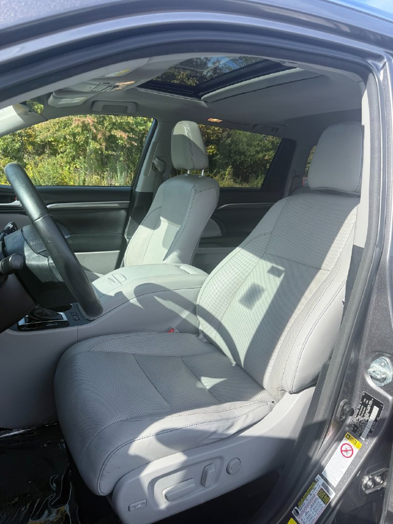 Used 2017 Toyota Highlander Limited AWD/4WD image 28