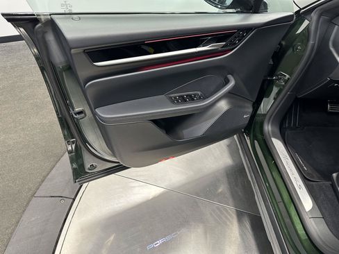 Certified 2025 Porsche Macan 4S Electric AWD/4WD image 15