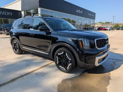 Used 2024 Kia Telluride EX w/ EX Captain's Chair Package